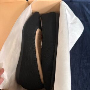 Elegant Black Flats for Everyday Comfort